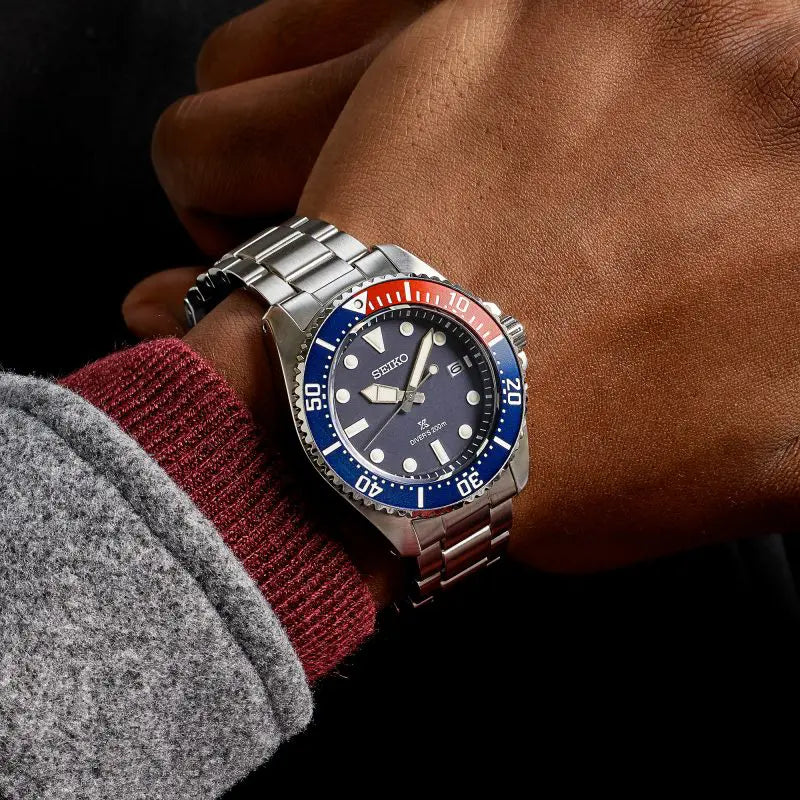 Seiko Prospex Solar Diver’s in Blue-Red-Blue SNE595 SNE595P1