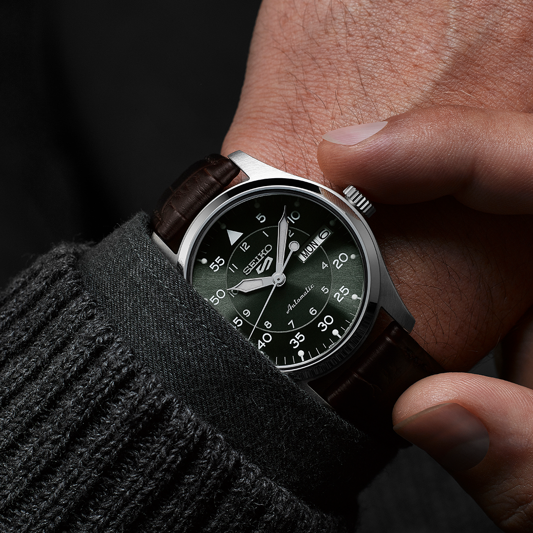 Seiko SRPJ89 SRPJ89K1 Seiko 5 ‘Kelly Green Flieger’ Suit Style