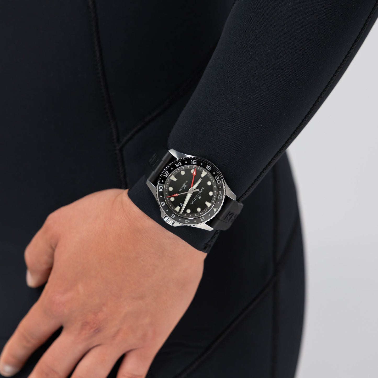 Hamilton Khaki Navy Scuba Auto GMT 43mm Automatic H82555330