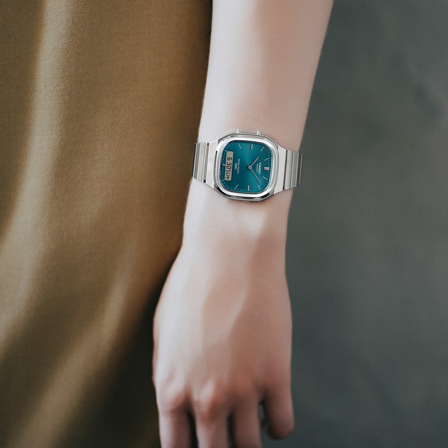 Casio Vintage AQ240E-3A watch with blue sunray dial and silver band