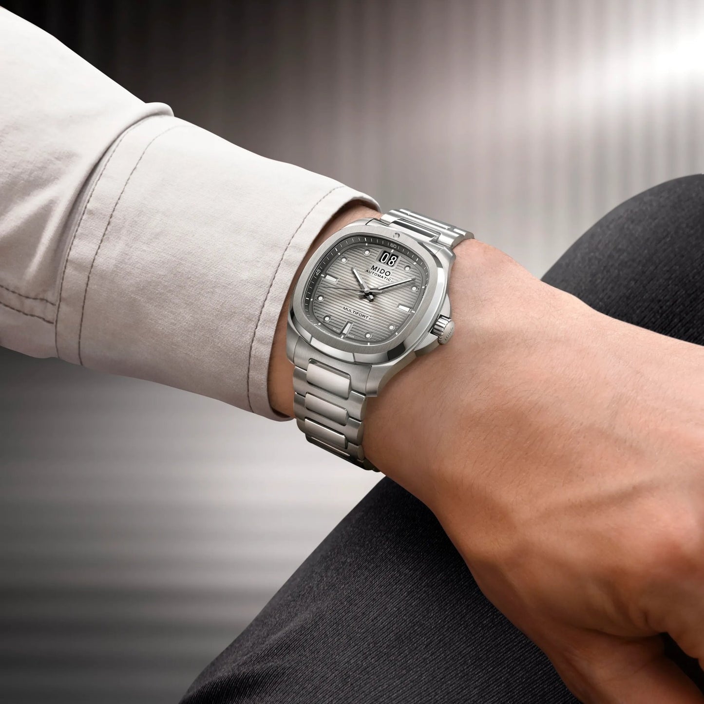 MIDO Multifort TV Big Date Titanium 39.2 x 40mm M049.526.44.081.00 M0495264408100