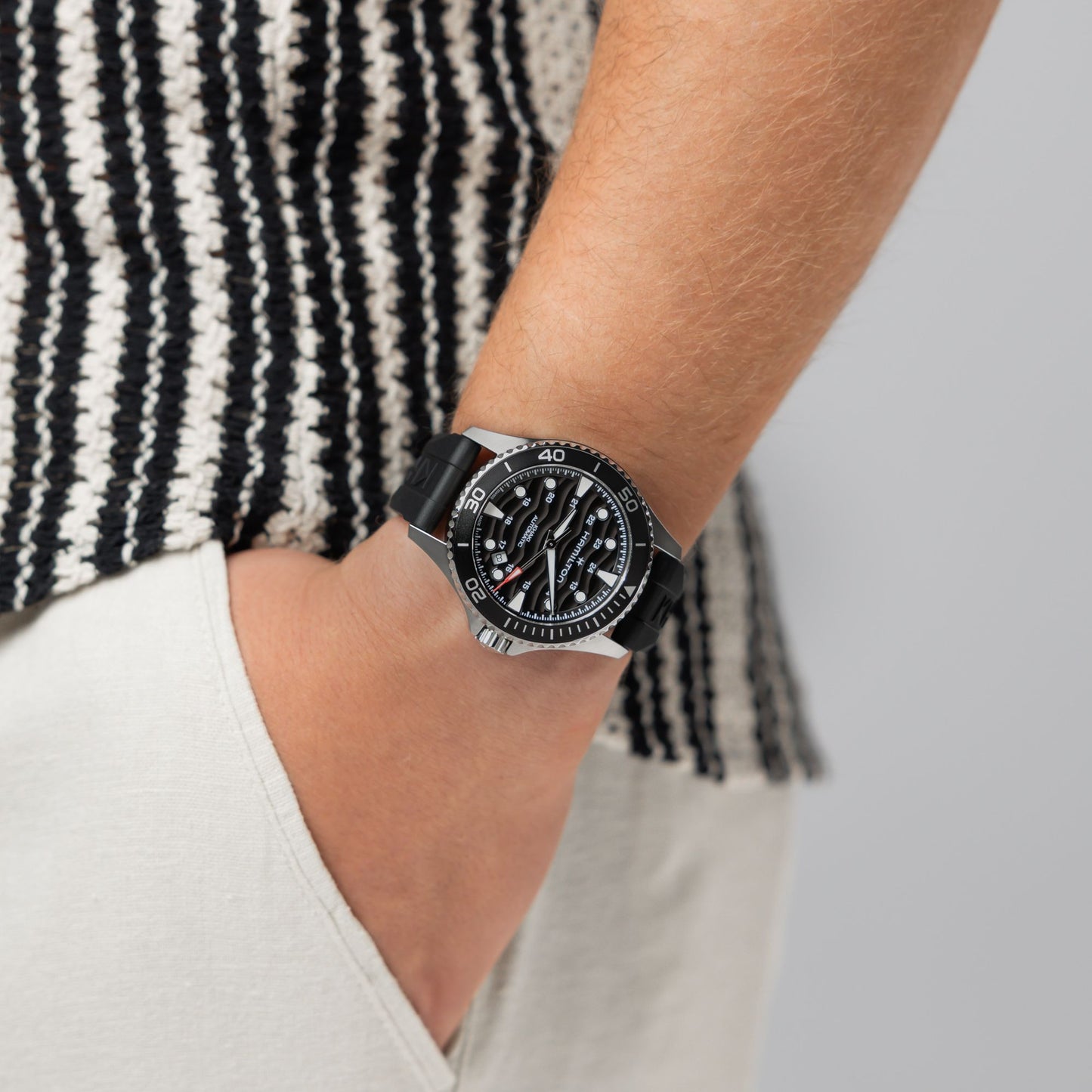 Hamilton Khaki Navy Scuba 40mm Automatic H82415330